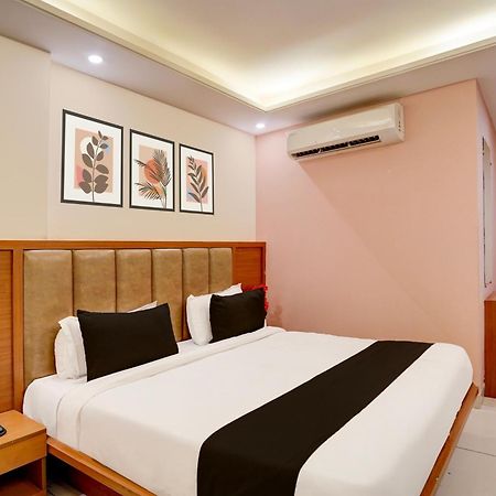 Super Townhouse Airport Road Delhi Hotell New Delhi Exteriör bild