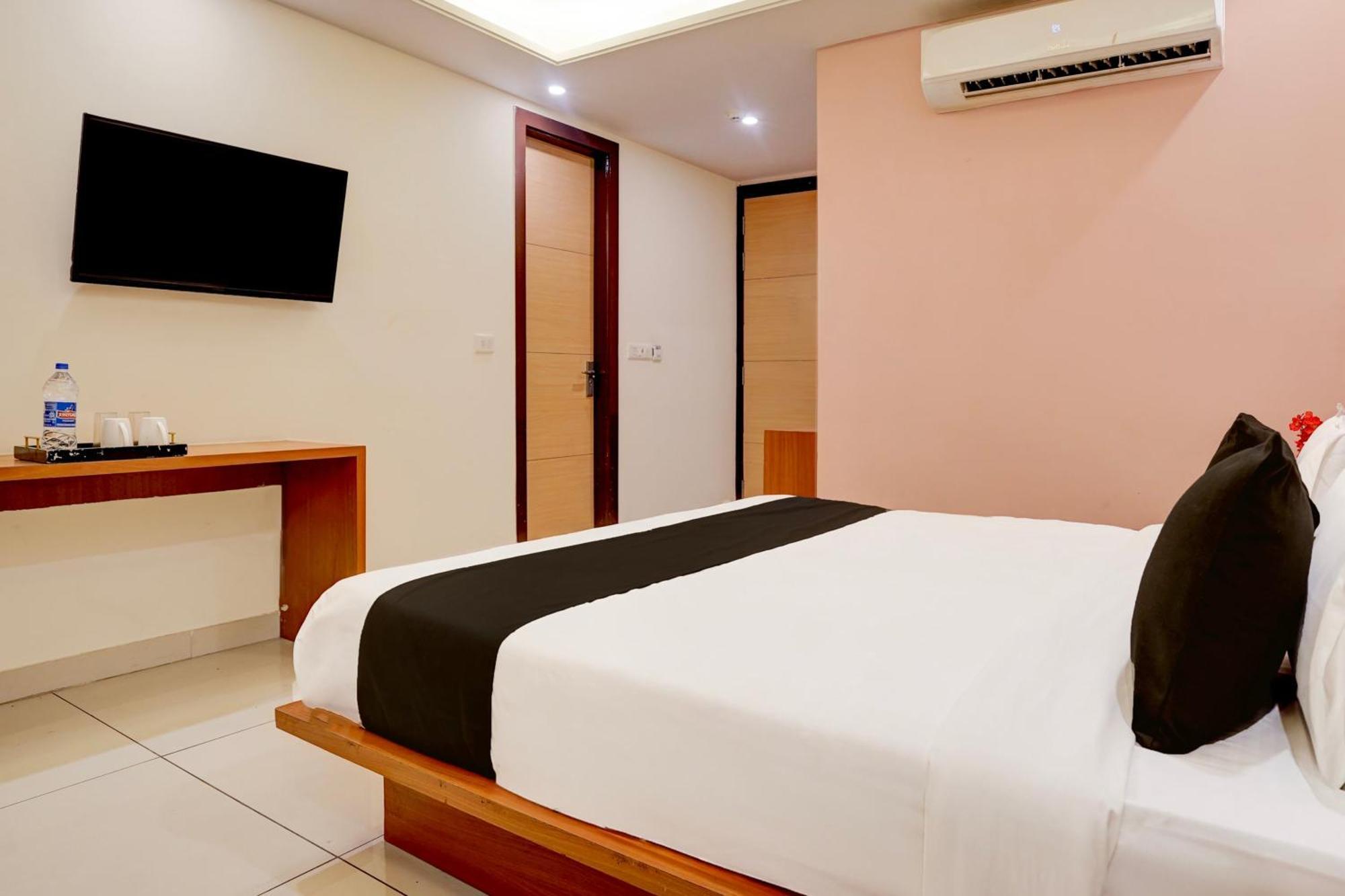 Super Townhouse Airport Road Delhi Hotell New Delhi Exteriör bild