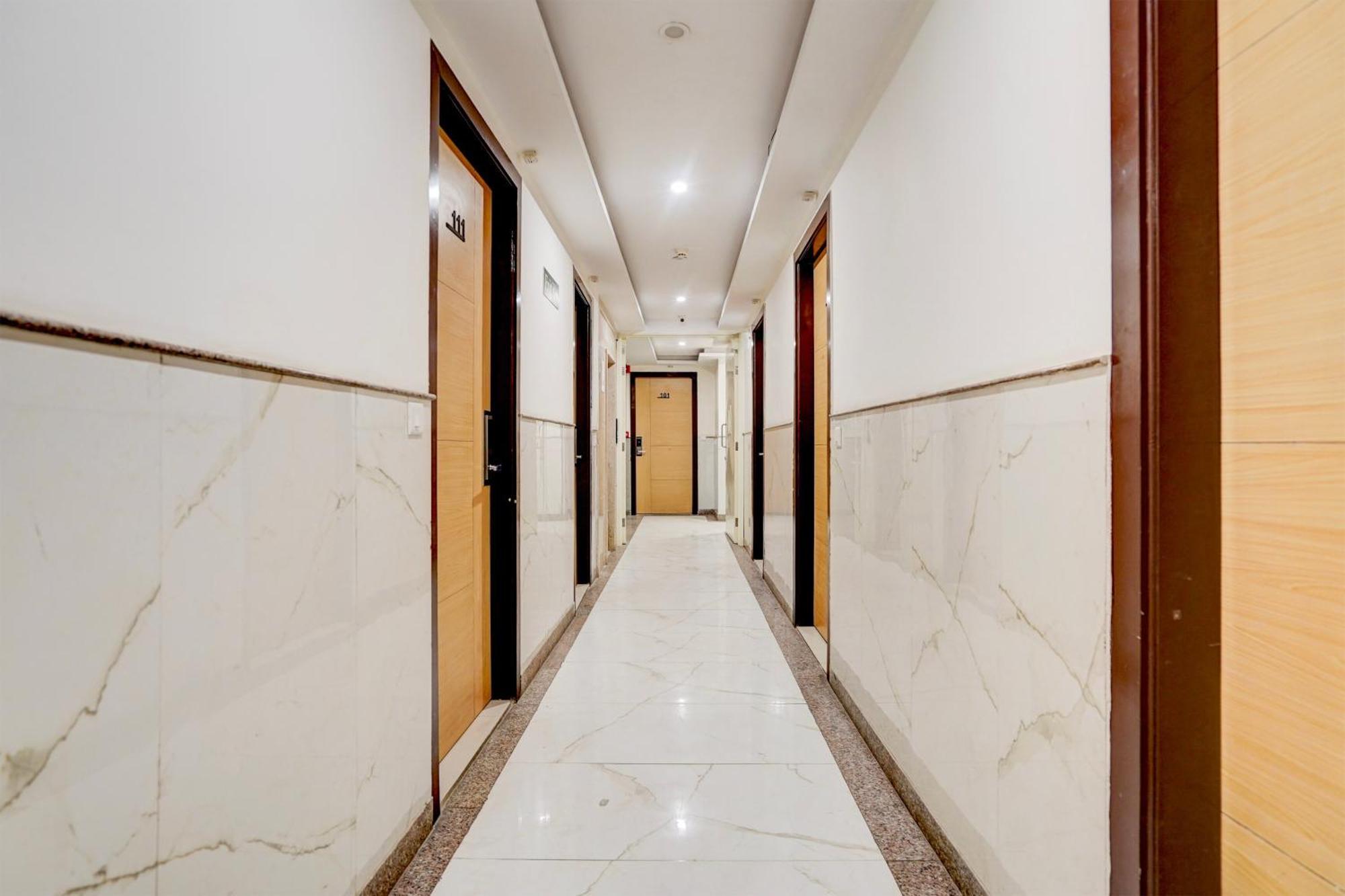 Super Townhouse Airport Road Delhi Hotell New Delhi Exteriör bild