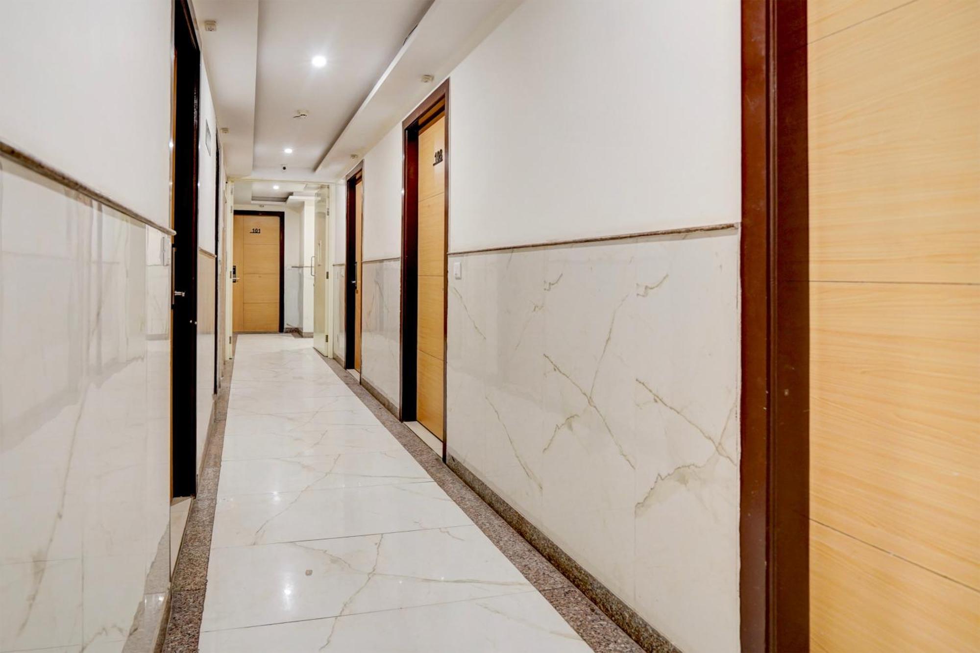 Super Townhouse Airport Road Delhi Hotell New Delhi Exteriör bild