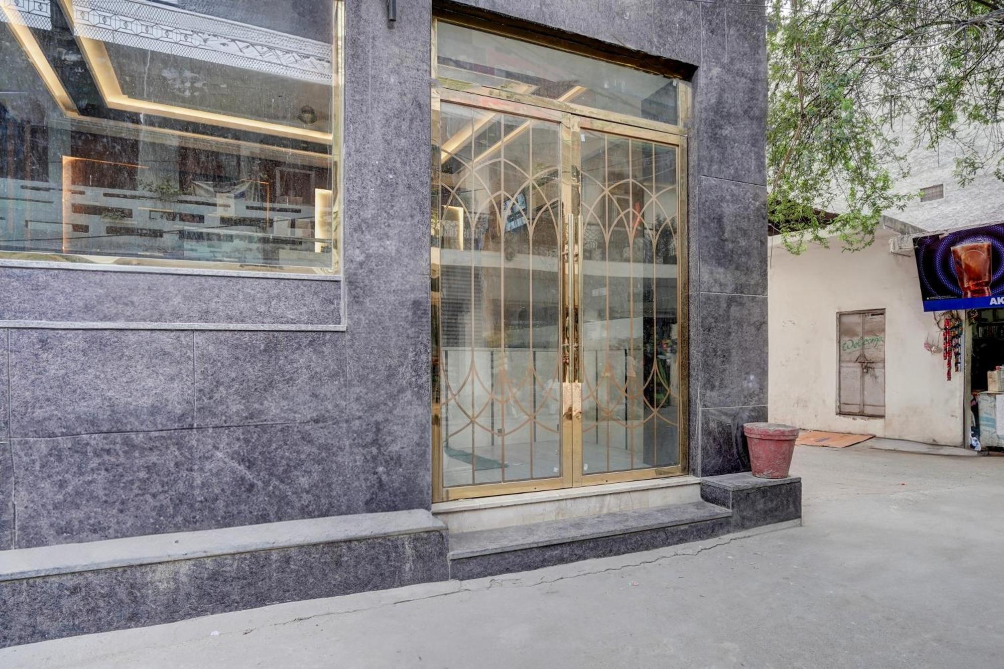 Super Townhouse Airport Road Delhi Hotell New Delhi Exteriör bild
