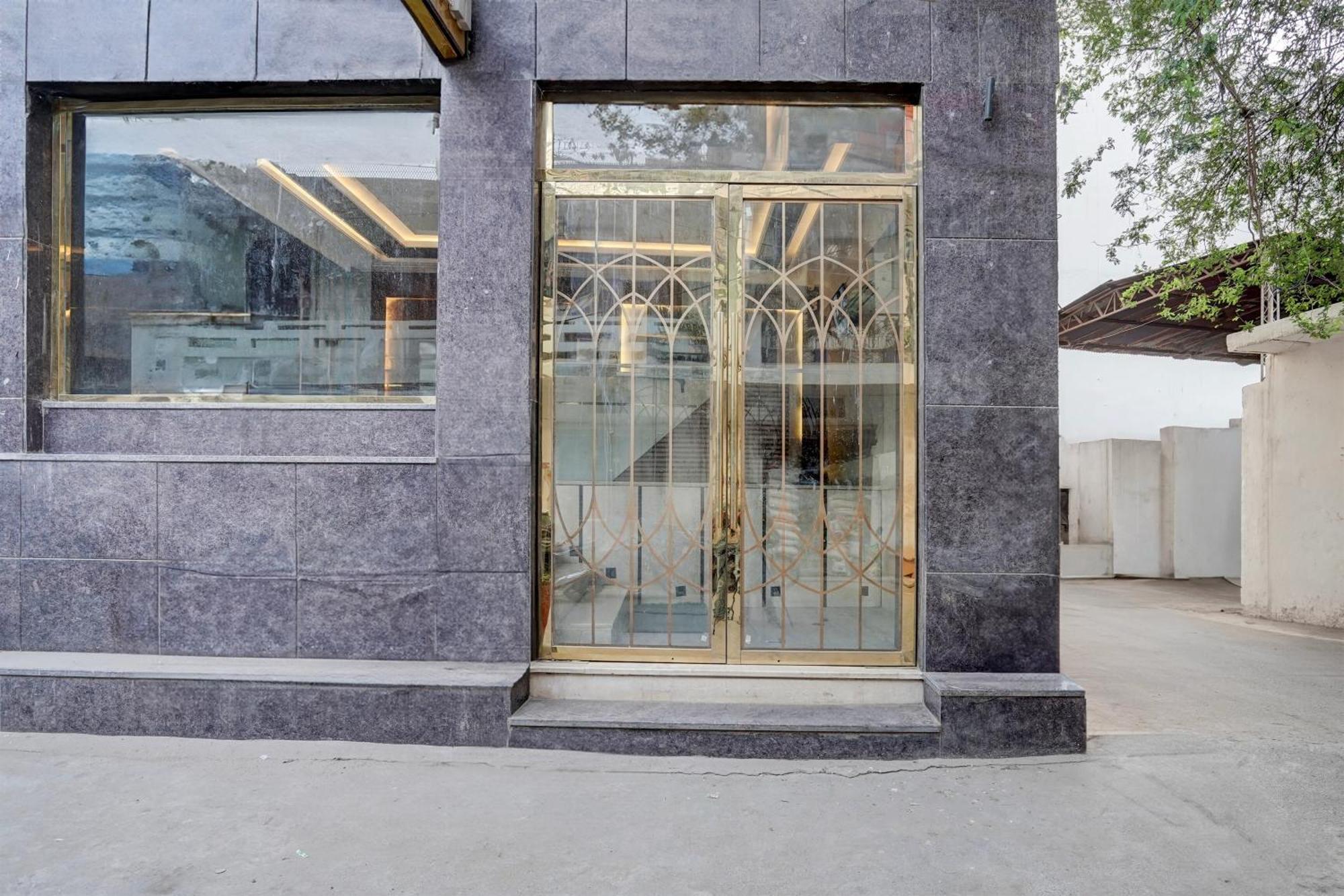 Super Townhouse Airport Road Delhi Hotell New Delhi Exteriör bild