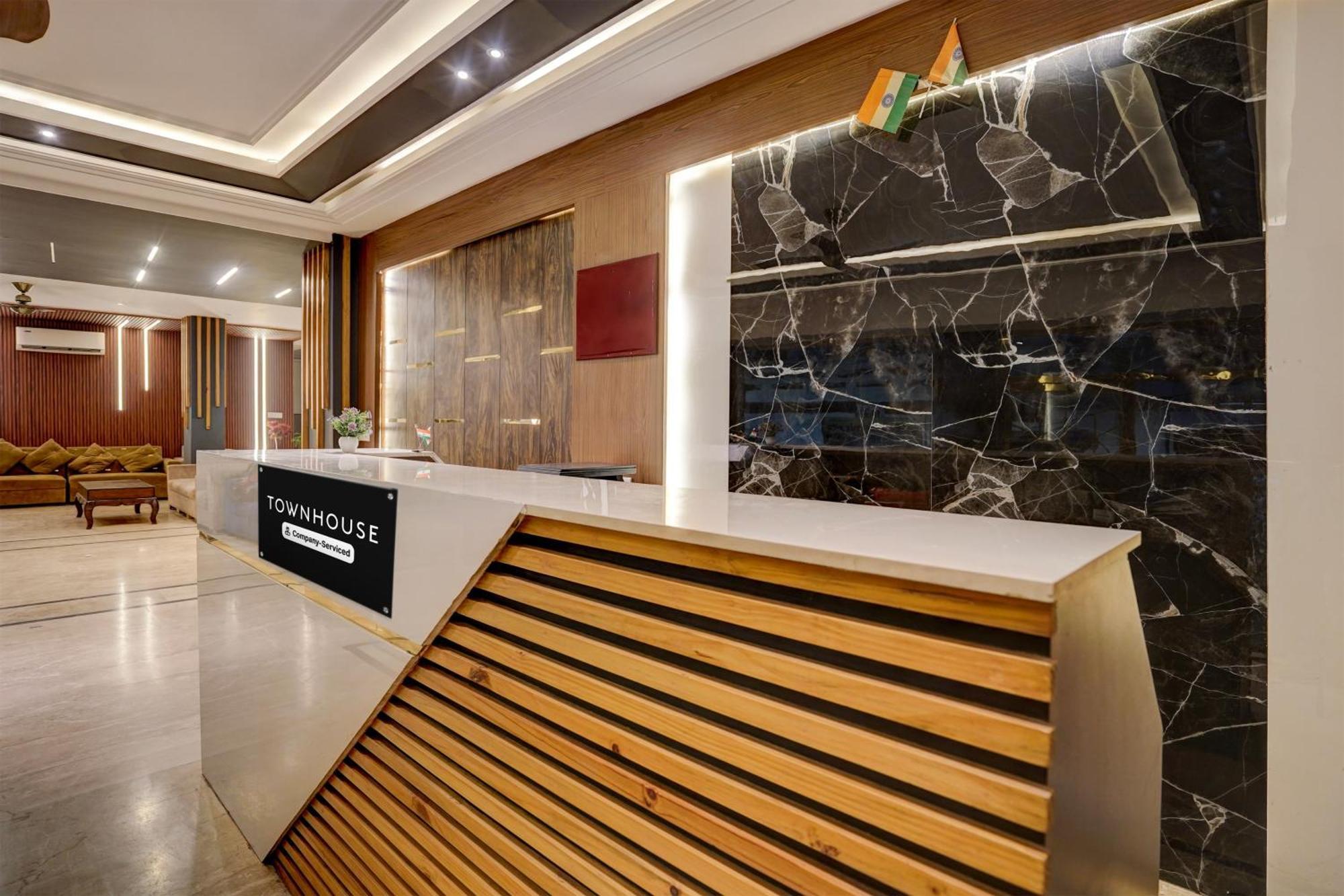 Super Townhouse Airport Road Delhi Hotell New Delhi Exteriör bild