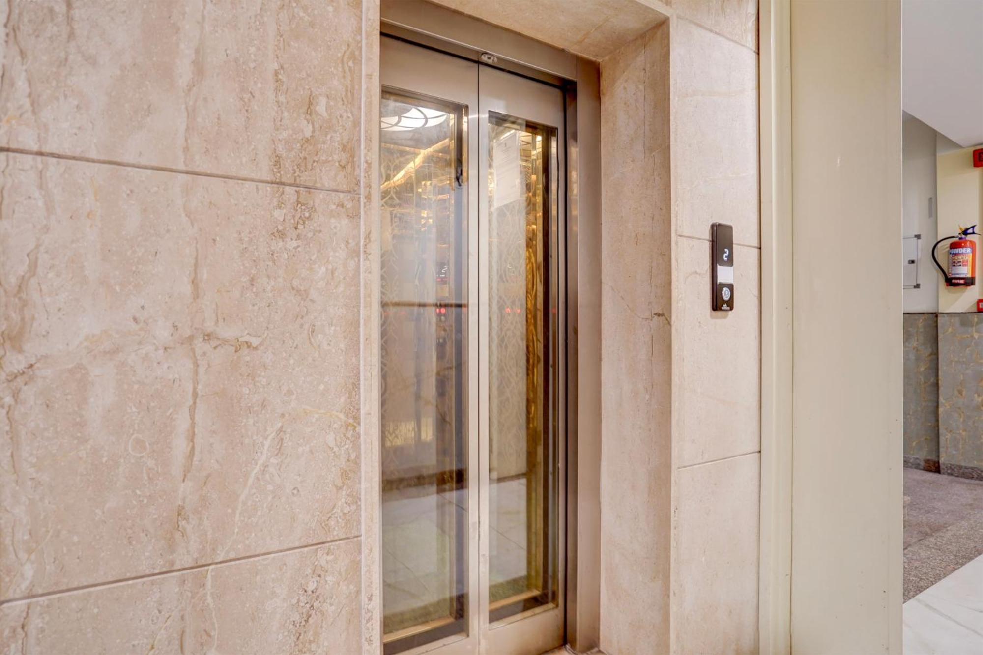 Super Townhouse Airport Road Delhi Hotell New Delhi Exteriör bild