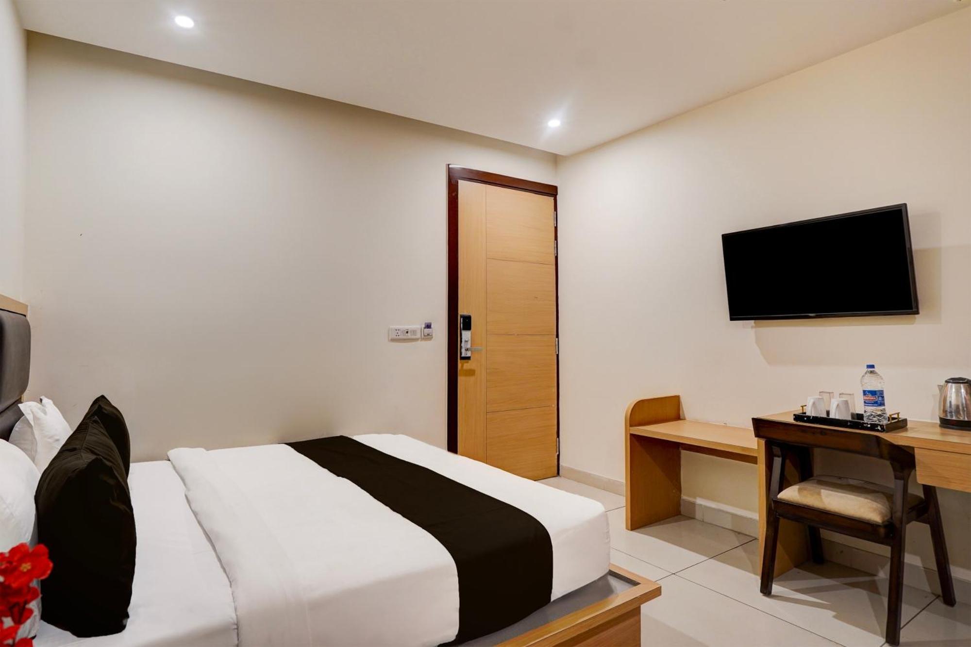 Super Townhouse Airport Road Delhi Hotell New Delhi Exteriör bild