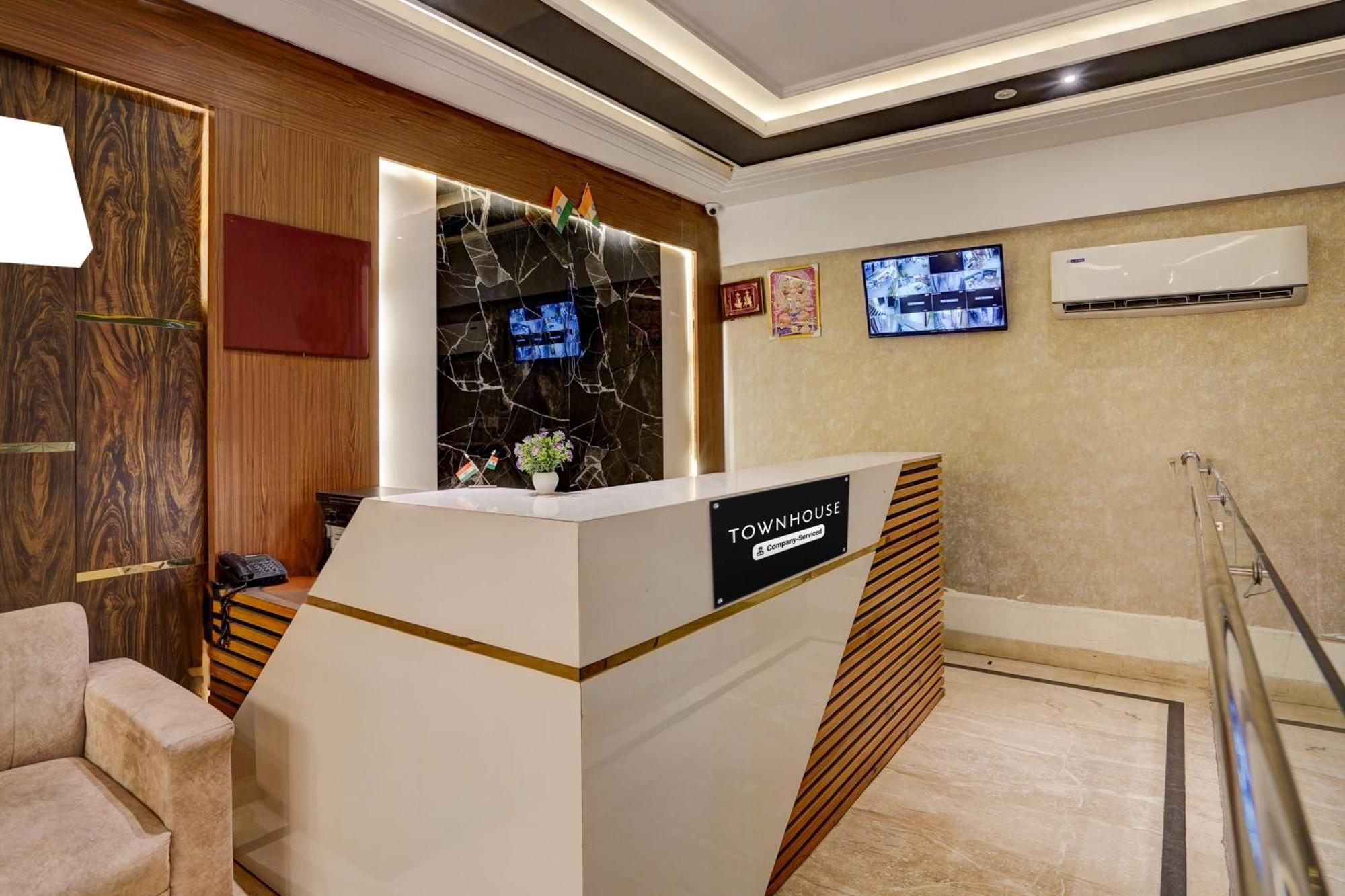 Super Townhouse Airport Road Delhi Hotell New Delhi Exteriör bild