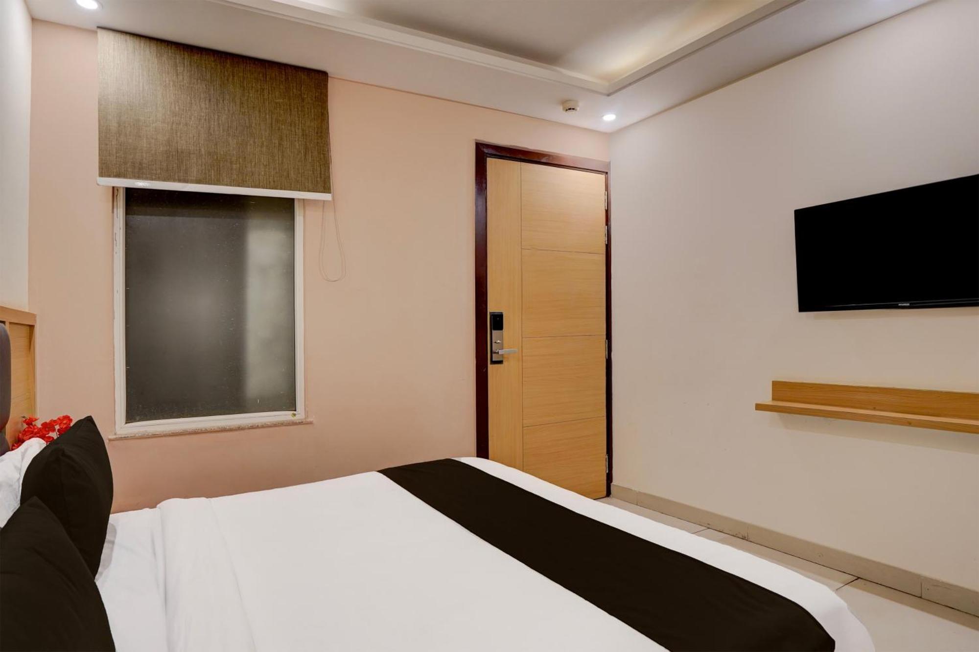 Super Townhouse Airport Road Delhi Hotell New Delhi Exteriör bild